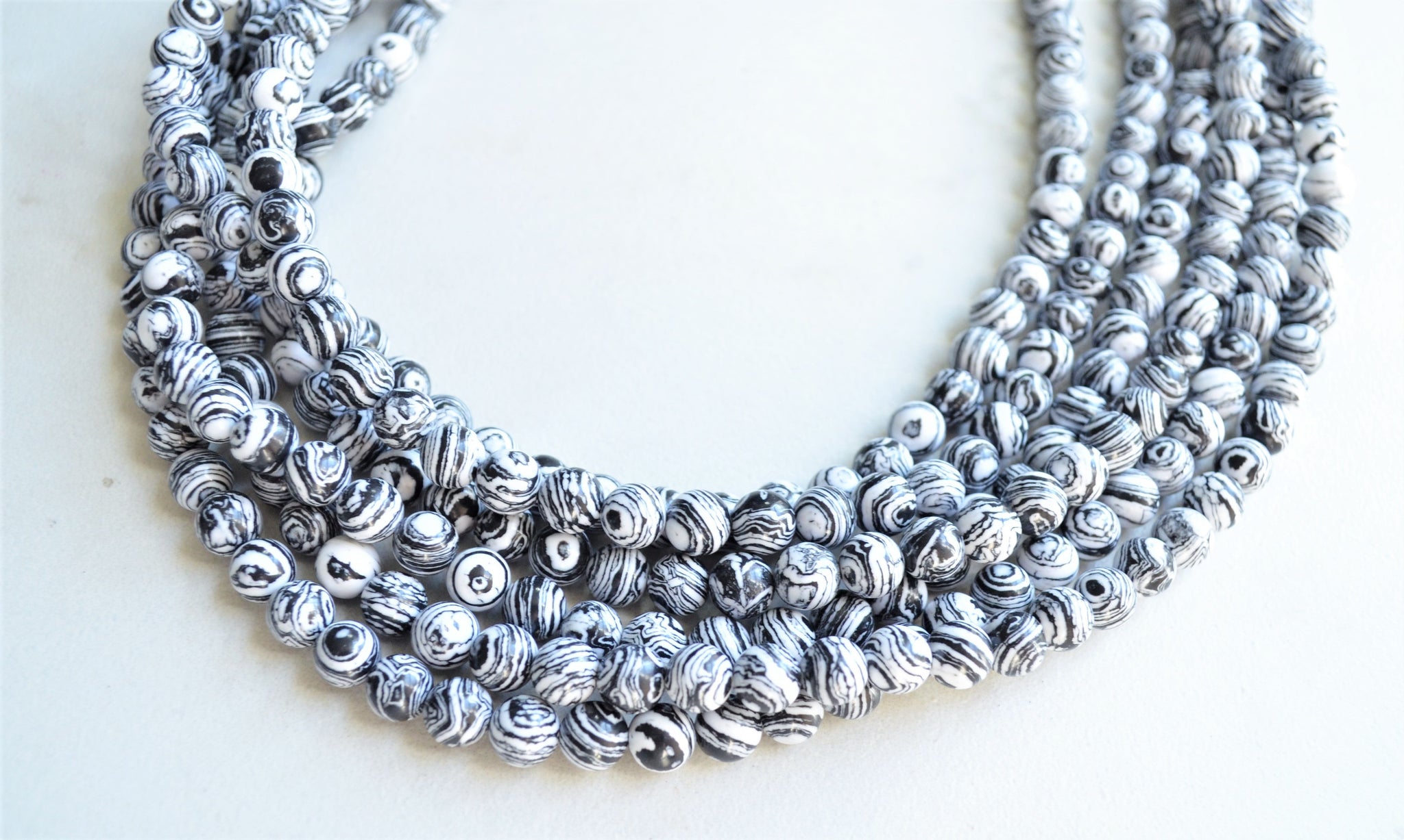 Black and white shop chunky necklace