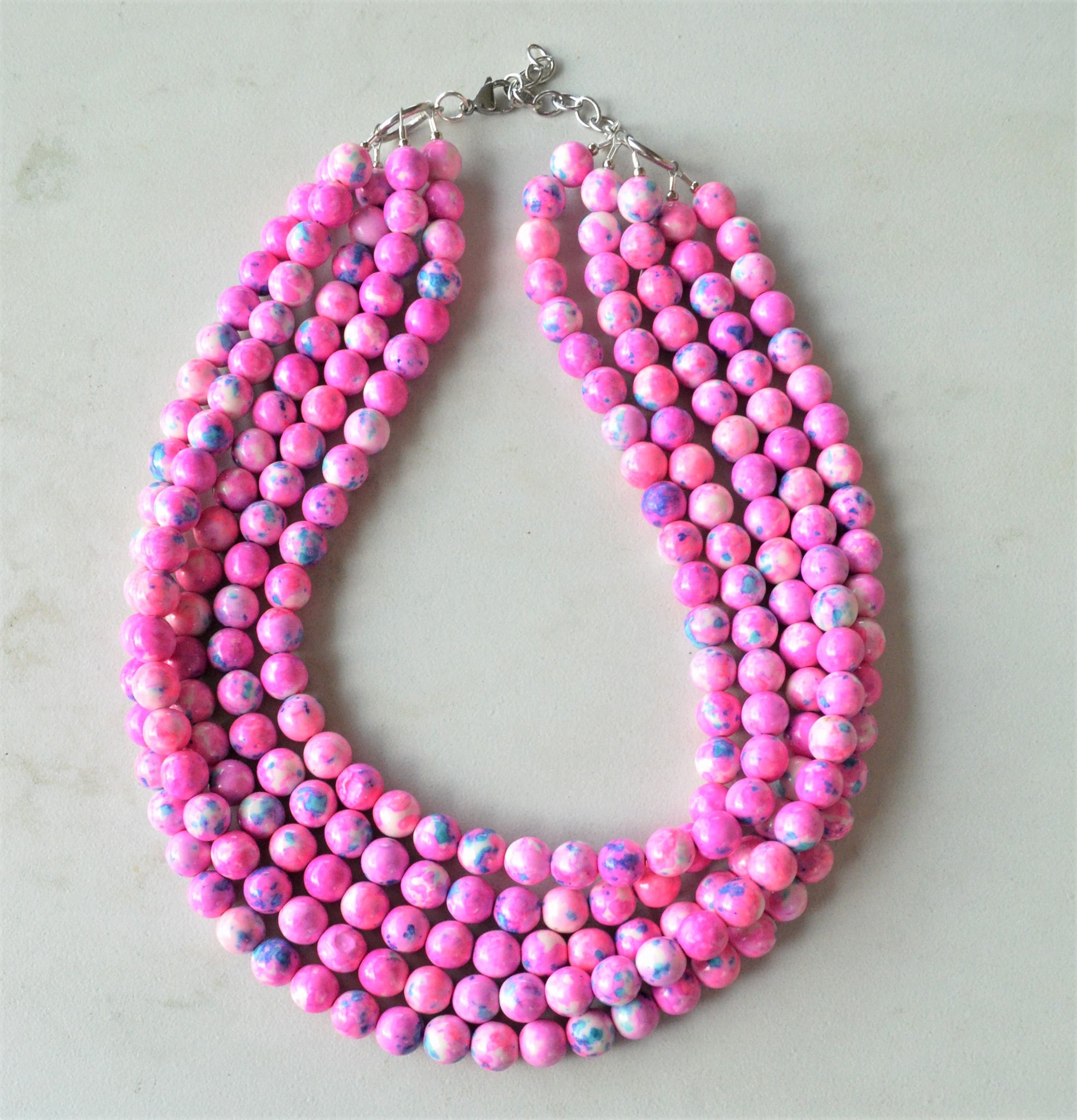 1960's lovely soft pink, feminine beaded necklace... so preppy, and el